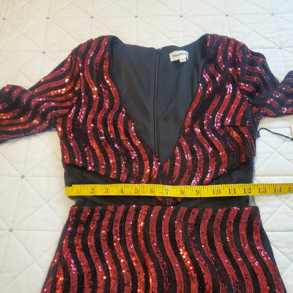 Revolve Superdown Kim Deep V Sequin Mini Dress! Size XXS. - Picture 8 of 11